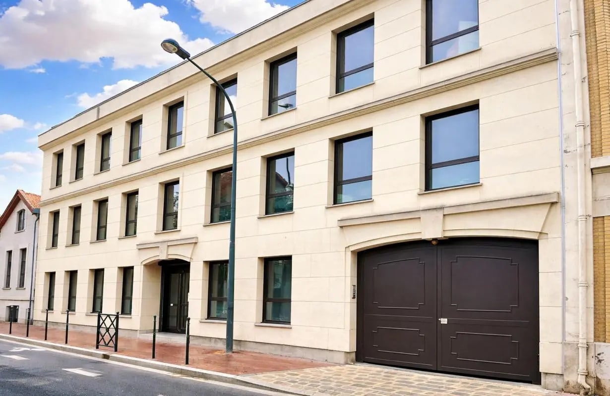 Office in Asnières-sur-Seine for lease Building Photo- Image 1 of 12