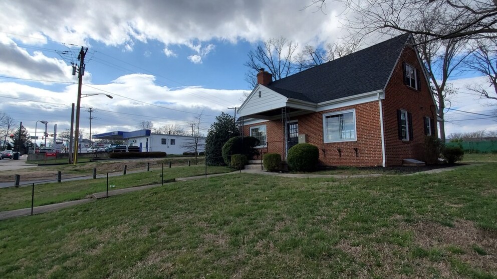 8 E Seminary Ave, Lutherville Timonium, MD à louer Photo du bâtiment- Image 1 de 7