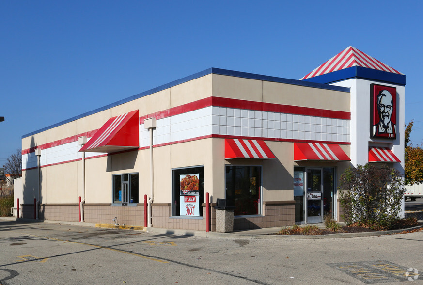 2200 Green Bay Rd, North Chicago, IL for lease - Building Photo - Image 1 of 6