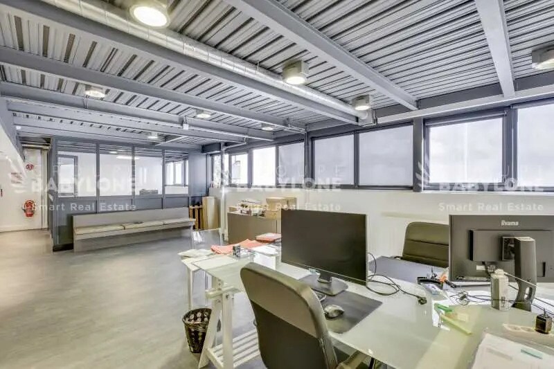 Office in Clichy for lease - Building Photo - Image 2 of 12