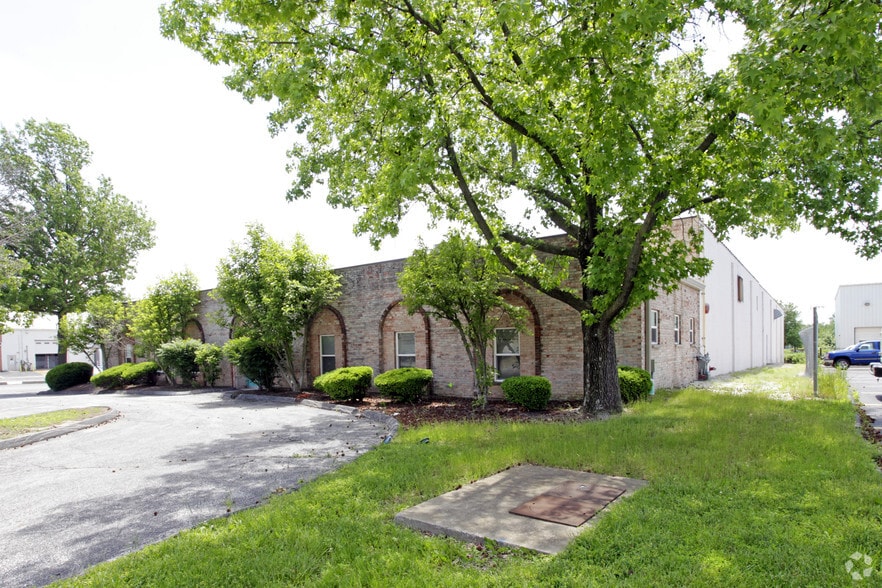 3585 Tree Court Industrial Blvd, Kirkwood, MO à vendre - Photo du bâtiment - Image 2 de 2