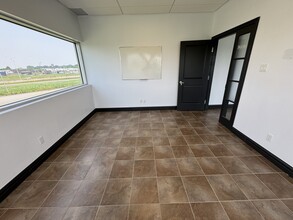 6100-6140 Rue Christophe-Pelissier, Trois-Rivières, QC for lease Interior Photo- Image 2 of 8