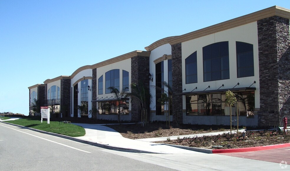 400 W Ventura Blvd, Camarillo, CA à louer - Photo du bâtiment - Image 2 de 6
