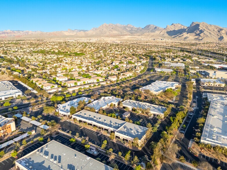 9960 Covington Cross Dr, Las Vegas, NV à vendre - Photo du bâtiment - Image 3 de 8