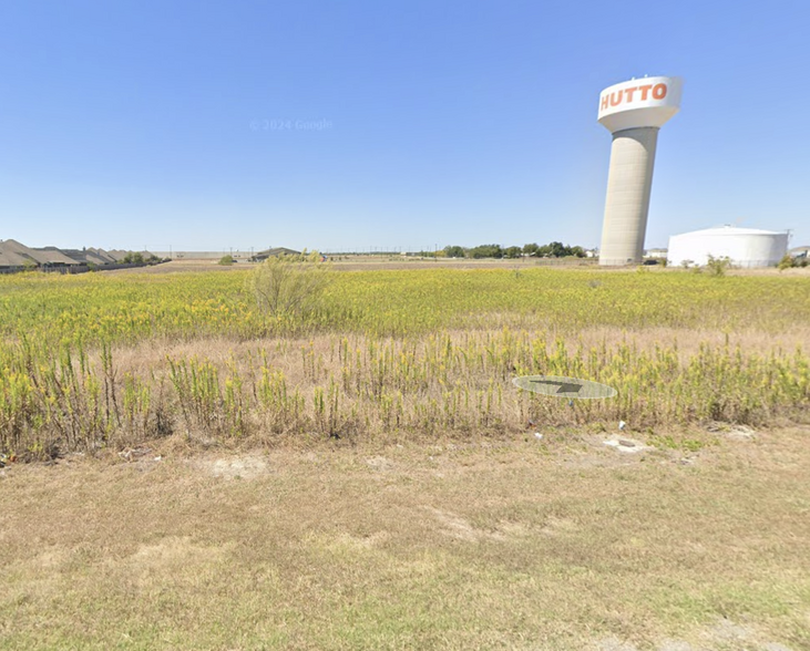 801 Ed Schmidt blvd, Hutto, TX for sale - Primary Photo - Image 1 of 2