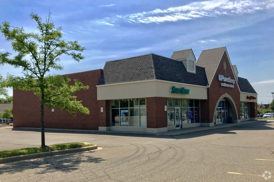 460-620 N Lapeer Rd, Lake Orion, MI à louer - Photo principale - Image 2 de 8