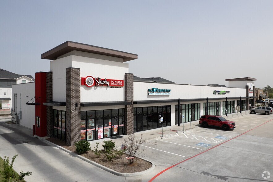 10521 N Sam Houston Pky E, Humble, TX à louer - Photo du bâtiment - Image 2 de 4