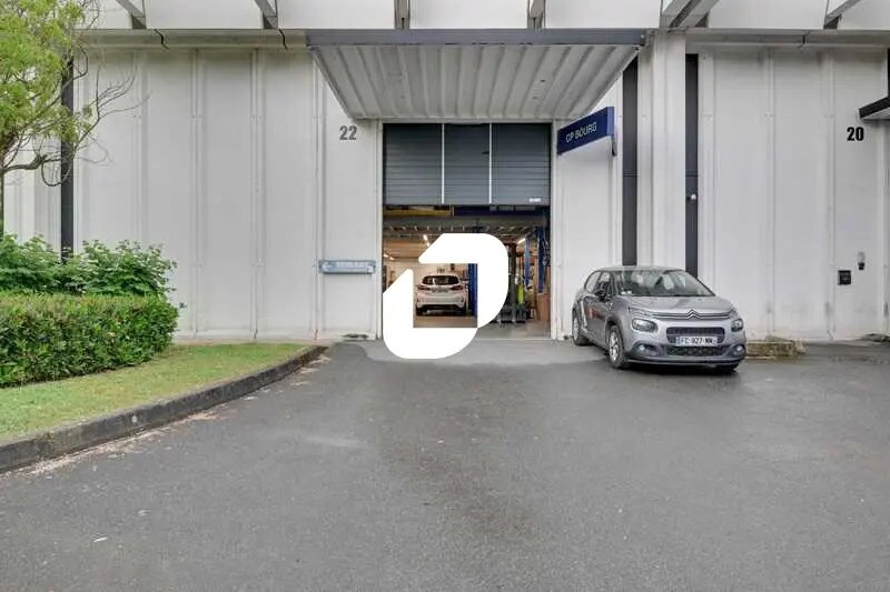 Office in Rungis for lease Building Photo- Image 1 of 2