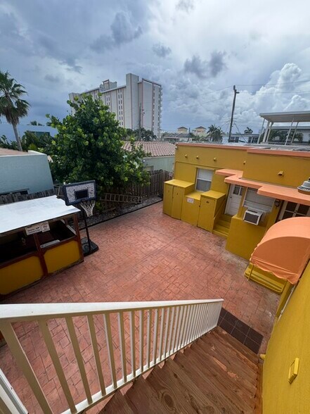 300 Georgia St, Hollywood, FL à vendre - Photo du bâtiment - Image 3 de 57