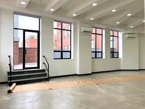 50-05 Metropolitan Ave, Ridgewood, NY à louer Photo intérieure- Image 2 de 10