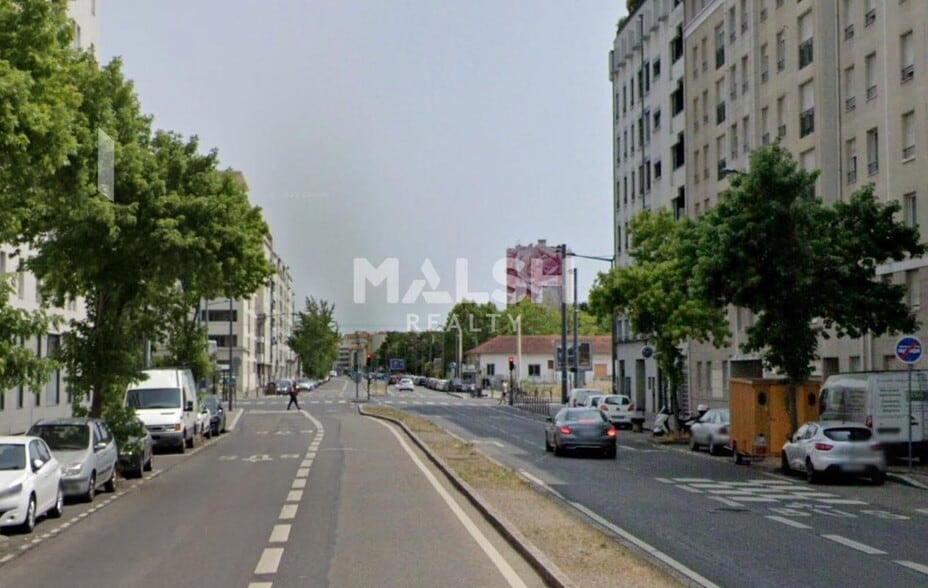 Retail in Lyon for lease - Building Photo - Image 3 of 4