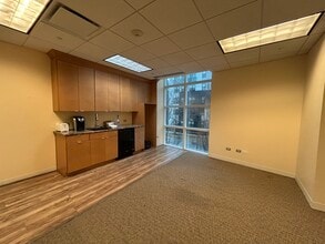 1725 N McGovern St, Highland Park, IL à louer Photo du bâtiment- Image 2 de 7