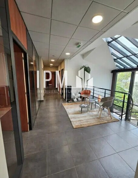 Bureau dans Solliès-Ville à louer - Photo intérieure - Image 3 de 5