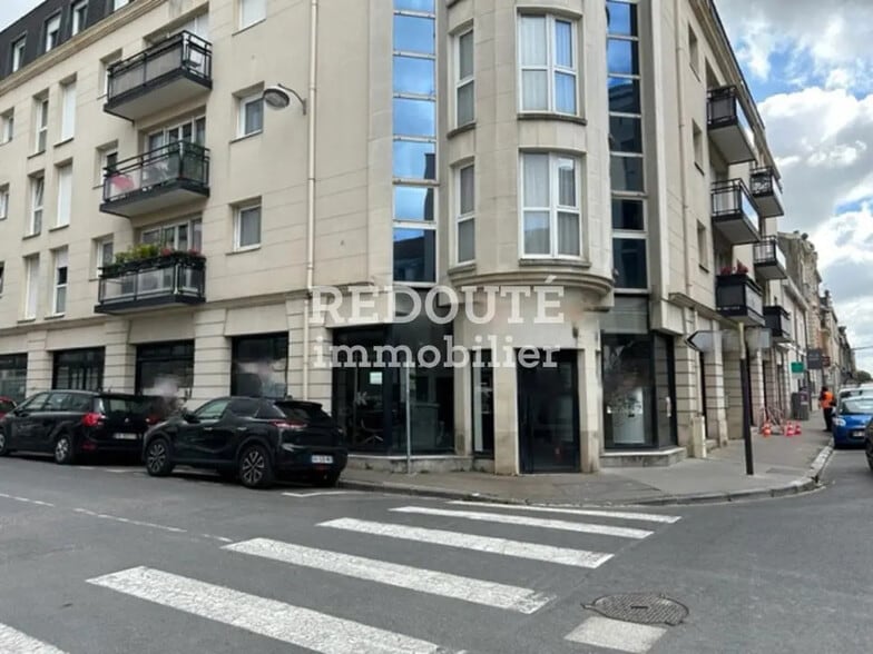 Retail in Reims for lease - Building Photo - Image 2 of 4