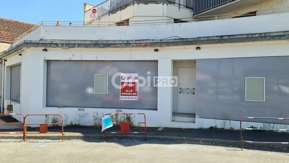 Retail in Montluçon for lease Primary Photo- Image 1 of 9