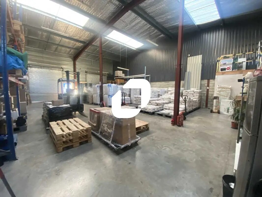 Office in SAINT-JEAN-D'ILLAC for lease Building Photo- Image 1 of 6