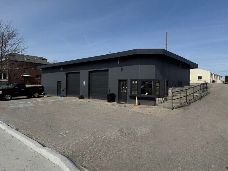 1024 E Market St, Indianapolis, IN à louer - Photo du bâtiment - Image 2 de 3