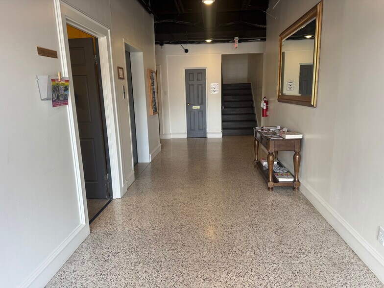 307 S Main St, Bryan, TX à louer - Photo du bâtiment - Image 3 de 7