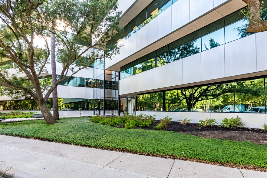 1610 Woodstead Ct, The Woodlands, TX for lease - Building Photo - Image 1 of 3