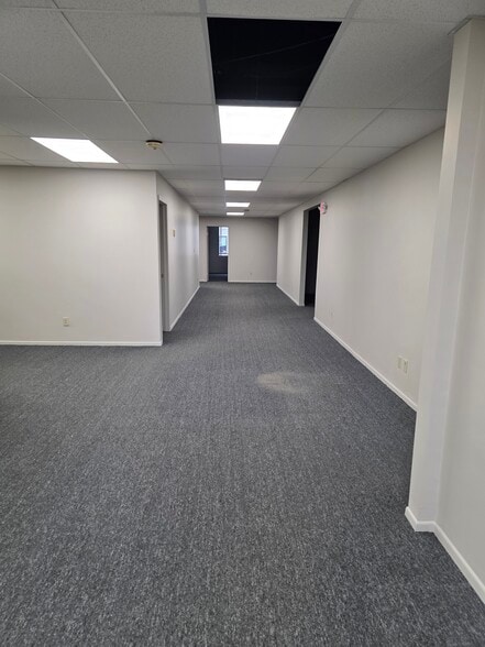 35585 Curtis Blvd, Eastlake, OH for lease - Building Photo - Image 3 of 9