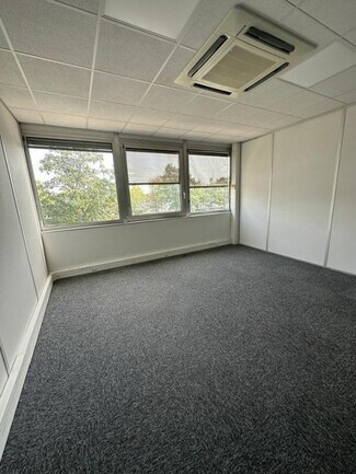 Plus de détails pour 606 Rue Fourny, Buc - Bureau, Industriel à louer