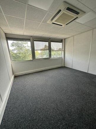 More details for 606 Rue Fourny, Buc - Office, Industrial for Lease