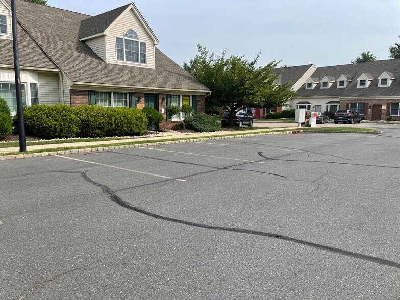 401-404 Towne Centre Dr, Hillsborough, NJ for sale - Building Photo - Image 1 of 6