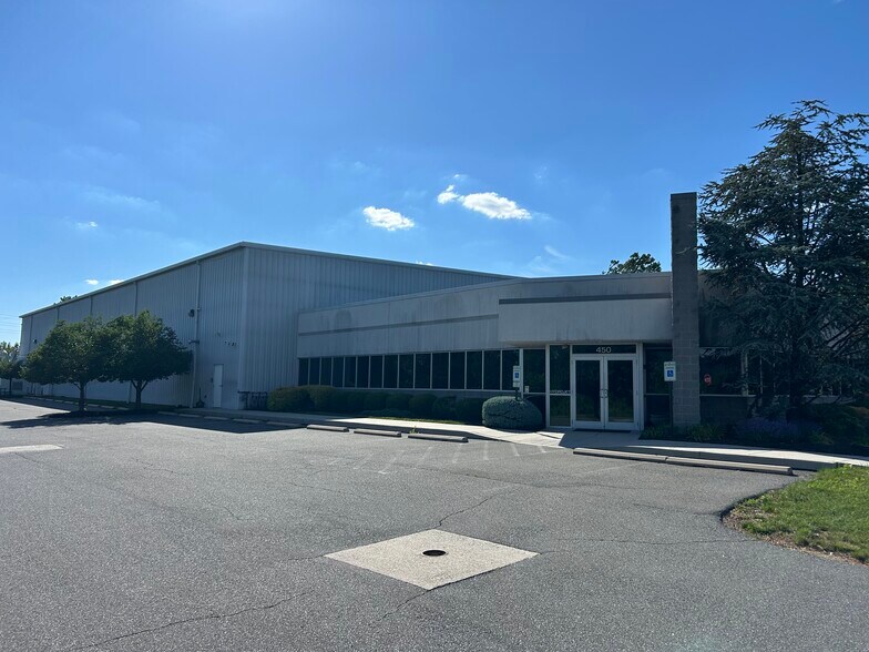 450 Gateway Dr, Reading, PA à vendre - Photo du bâtiment - Image 2 de 19