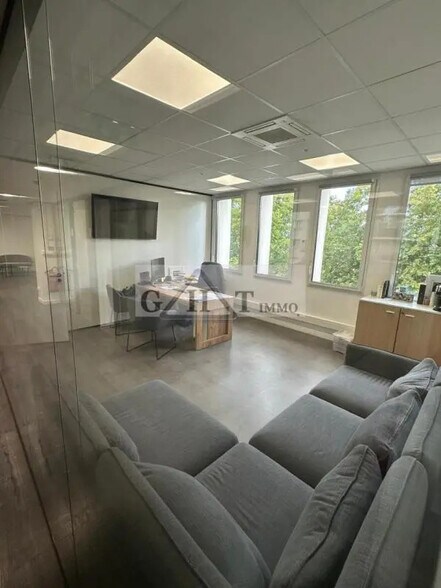 Office in Charenton-le-Pont for lease - Interior Photo - Image 1 of 2