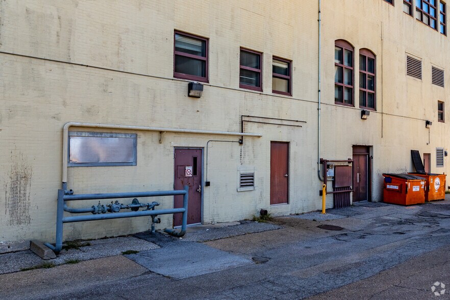 503 S Kansas Ave, Topeka, KS à vendre - Photo du bâtiment - Image 3 de 17