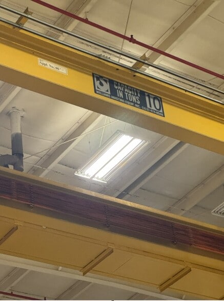 51100 Grand River Ave, Wixom, MI à louer - Photo du bâtiment - Image 2 de 13