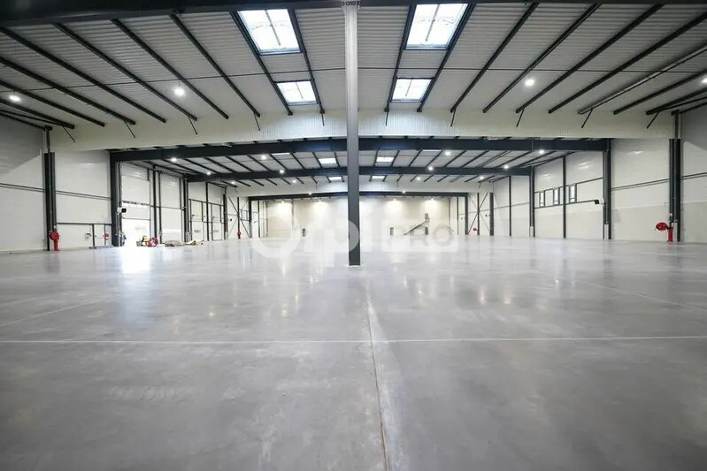 Flex in Saint-Laurent-de-Mure for lease - Building Photo - Image 3 of 12
