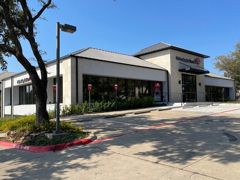 513 W Oak St, Denton, TX for lease - Building Photo - Image 1 of 6