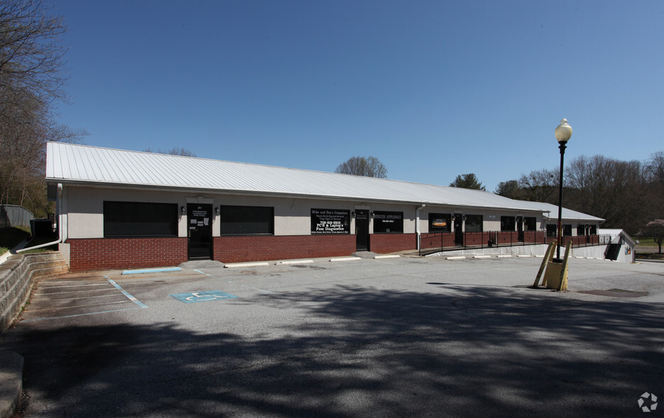 195 E Jarrard St, Cleveland, GA for lease - Primary Photo - Image 1 of 3