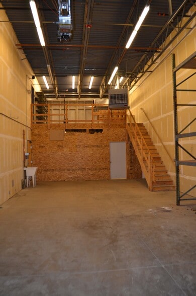 4475 W 58th Ave, Arvada, CO for sale - Interior Photo - Image 2 of 26