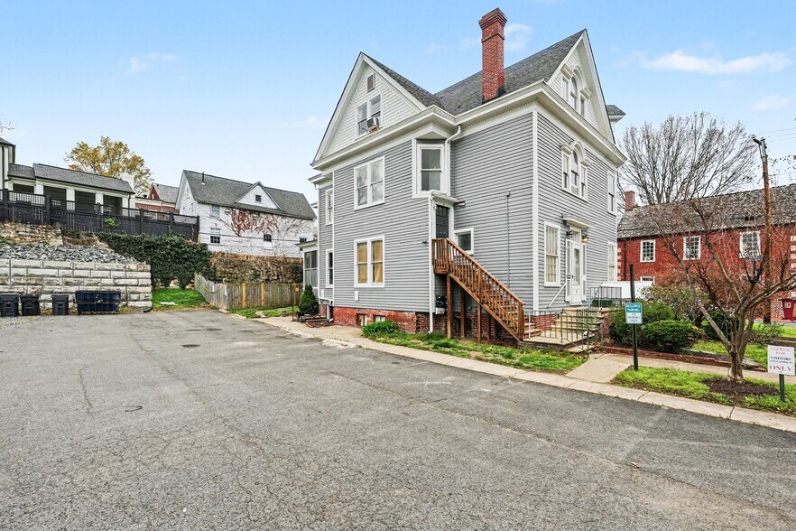 1122 Caroline St, Fredericksburg, VA à vendre - Photo du bâtiment - Image 2 de 35