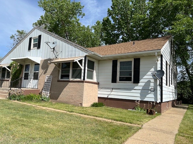 402 3rd St SW, Bowman, ND for sale - Primary Photo - Image 1 of 12