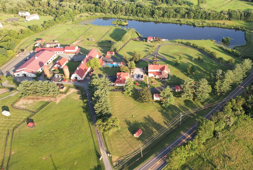 15158 Berlin Tpke, Purcellville, VA à vendre - Photo du bâtiment - Image 3 de 43