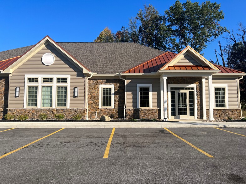 7965 Auburn Rd, Concord Township, OH for lease - Building Photo - Image 1 of 2