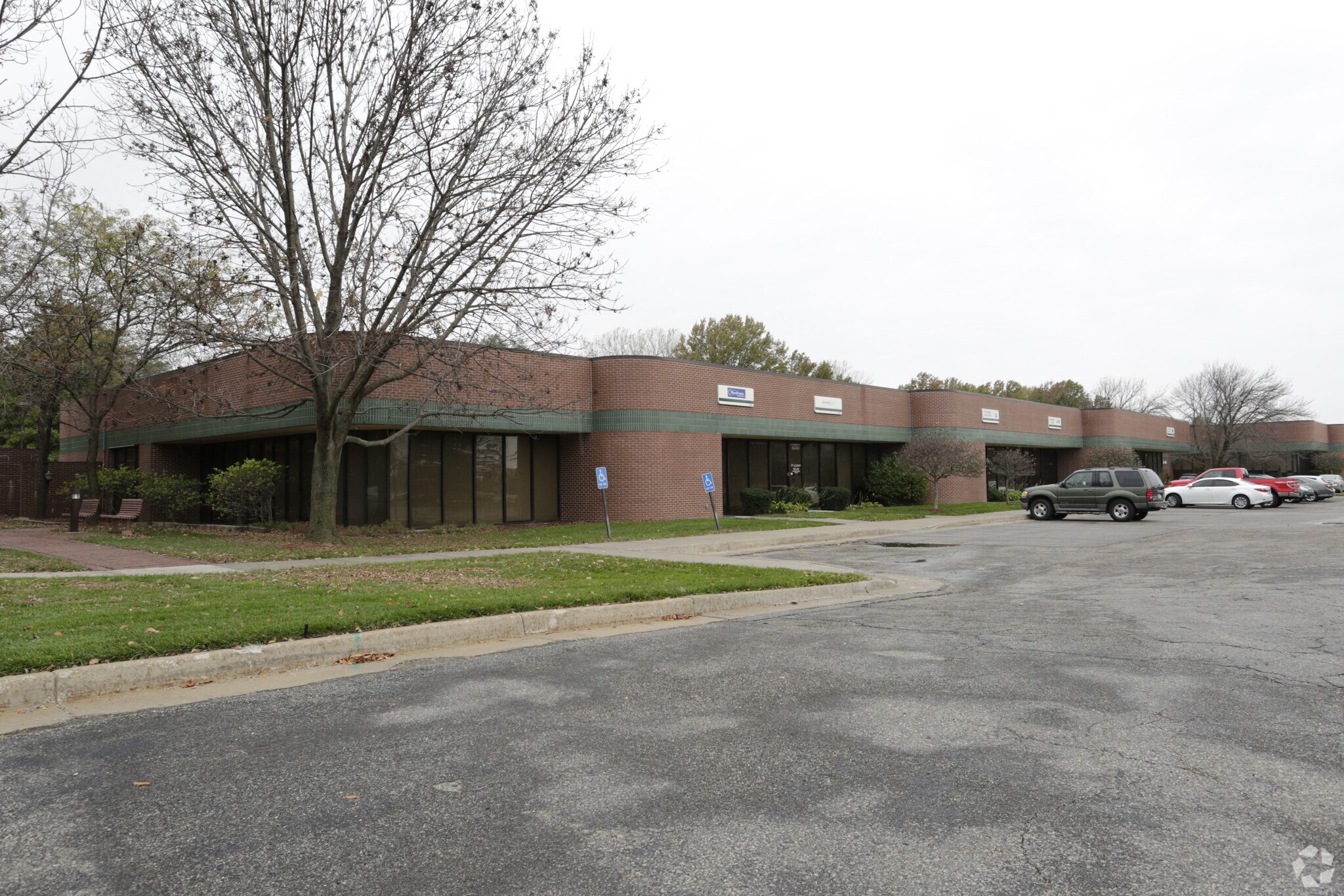 10405-10417 W 84th Ter, Lenexa, KS for lease Primary Photo- Image 1 of 6