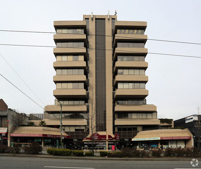 943 W Broadway, Vancouver, BC à louer - Photo du bâtiment - Image 3 de 16