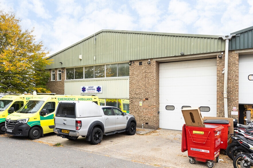 Bircholt Rd, Maidstone à louer - Photo du bâtiment - Image 1 de 3