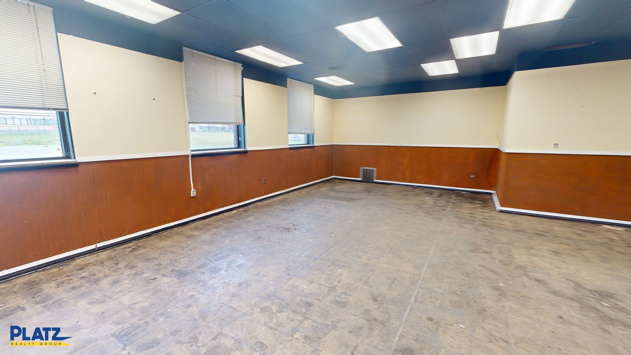 330 N Meridian Rd, Youngstown, OH for lease Interior Photo- Image 1 of 4
