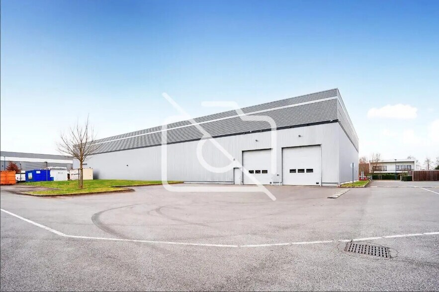 Industrial in Croissy-Beaubourg for lease - Building Photo - Image 1 of 9