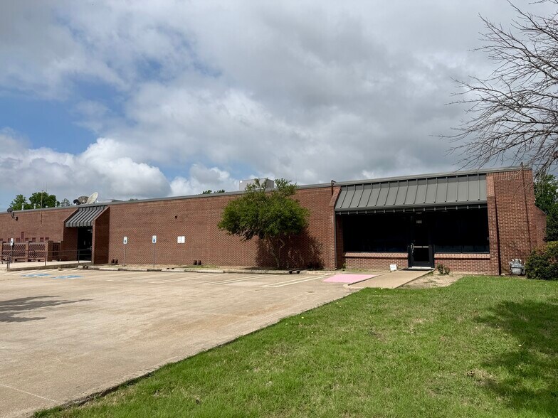 2424 W Pleasant Run Rd, Lancaster, TX for lease - Building Photo - Image 3 of 7