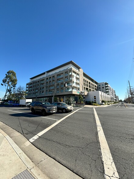 1660 E 1st St, Santa Ana, CA for lease - Building Photo - Image 2 of 9