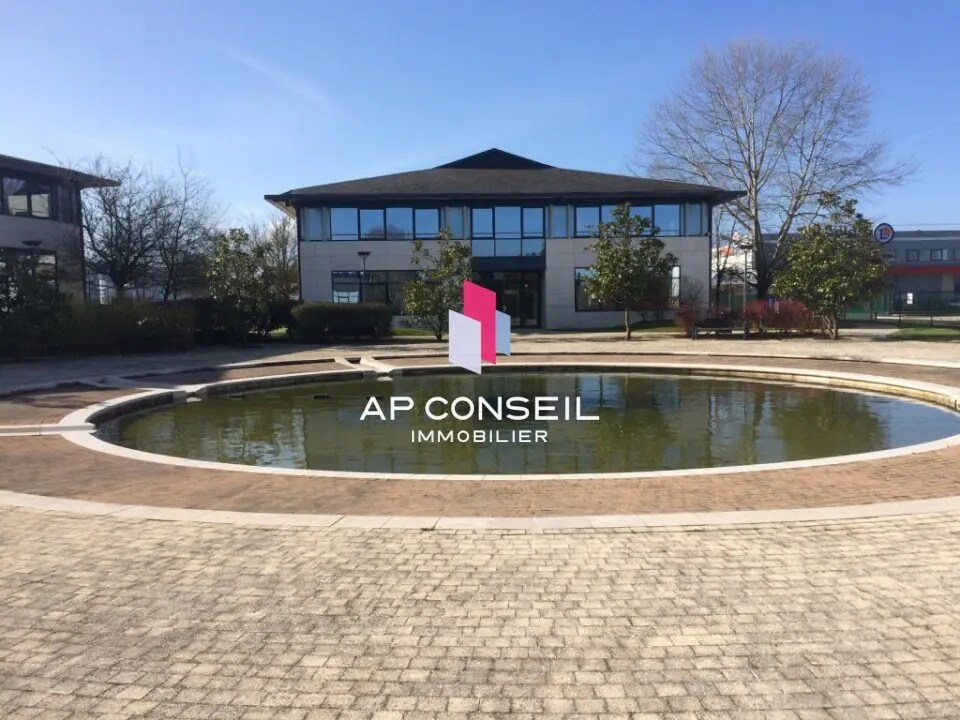 Office in Trappes for lease Building Photo- Image 1 of 7