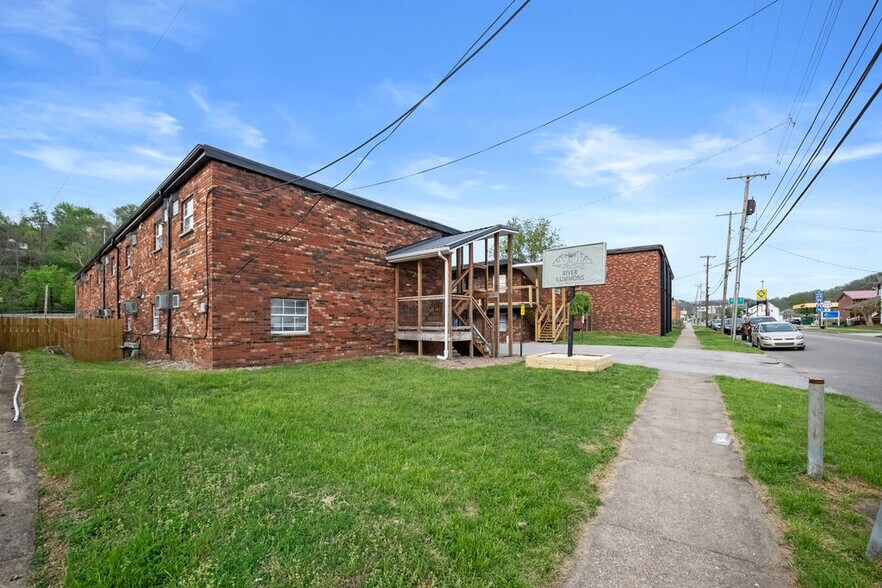 1607 Bigley Ave, Charleston, WV à vendre - Photo du bâtiment - Image 3 de 18