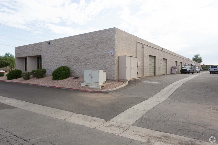 511 W Guadalupe Rd, Gilbert, AZ à louer - Photo du bâtiment - Image 3 de 3