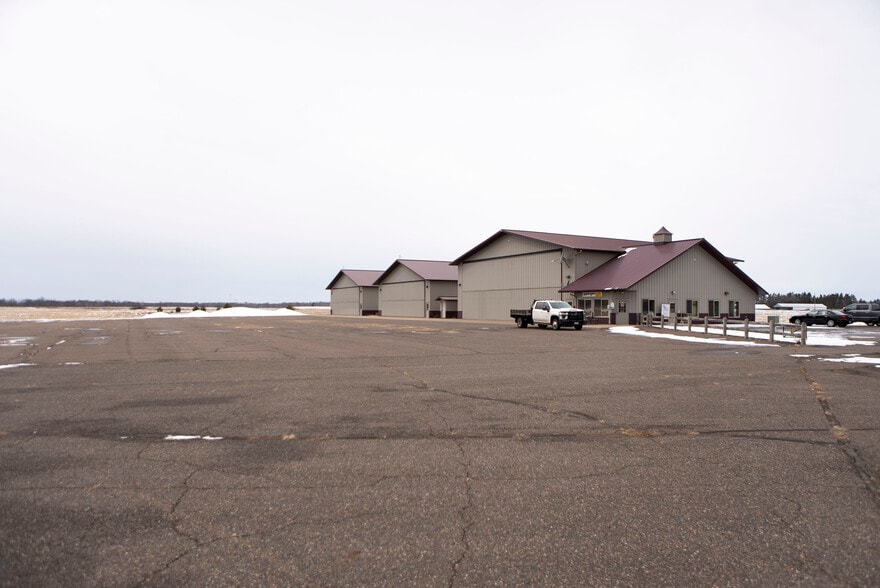 24226 Lone Pine Rd, Hinckley, MN à vendre - Photo du bâtiment - Image 3 de 41